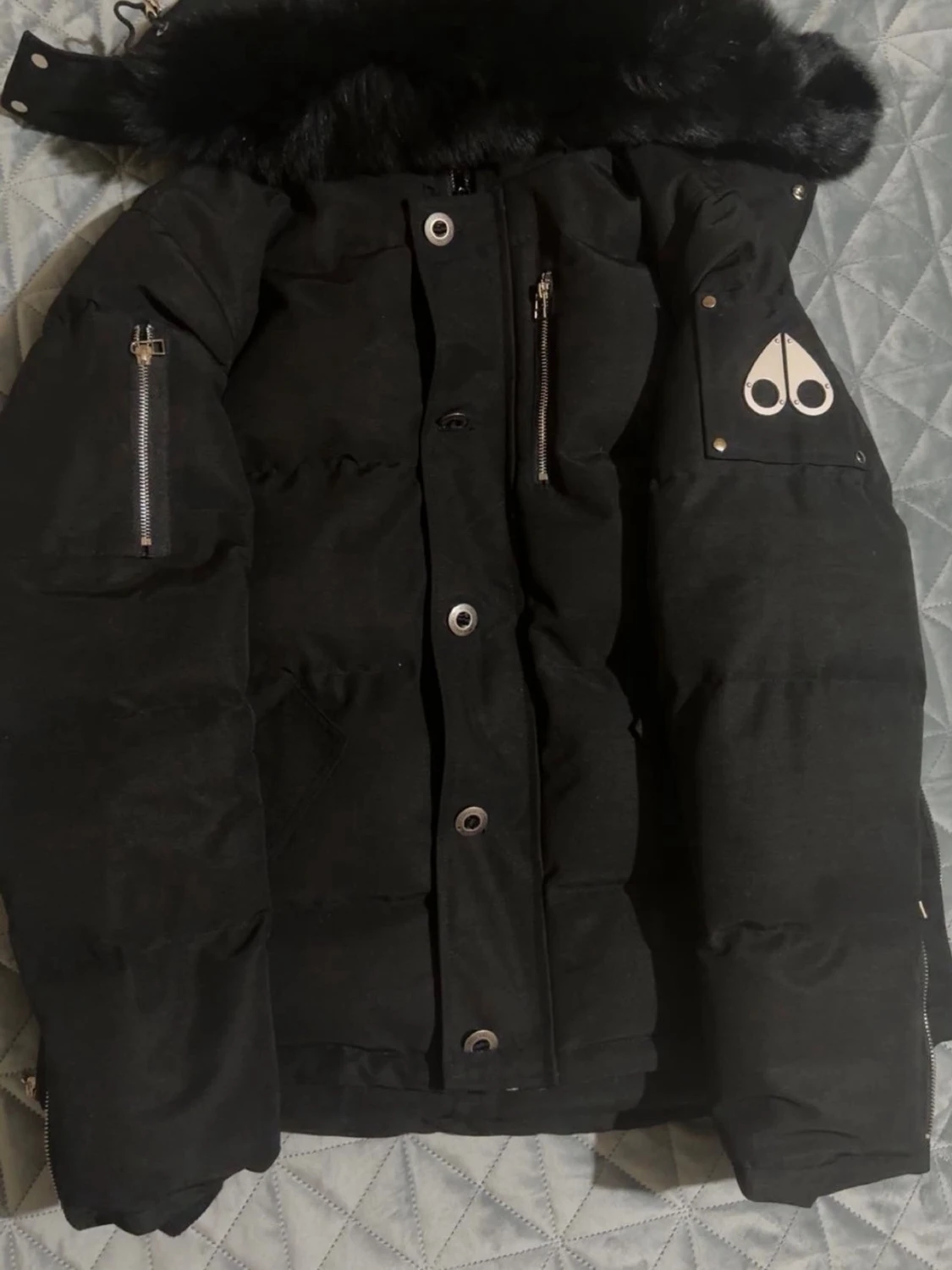 Svart Moose Knuckles pufferjacka