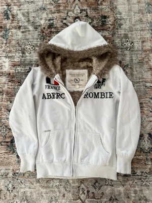 Abercrombie fitch cardigan med päls  - Skick - 10/10 