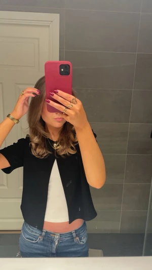 Svart kofta  - Säljer denna snygga kofta💕