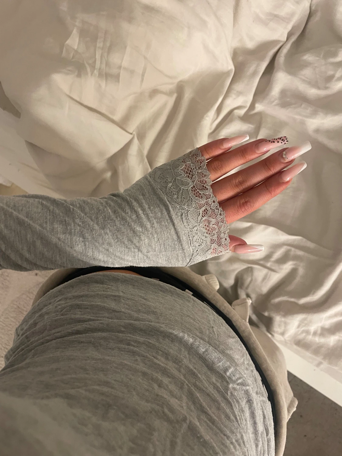 Grå långärmad spetsblus Hunkemöller - 1