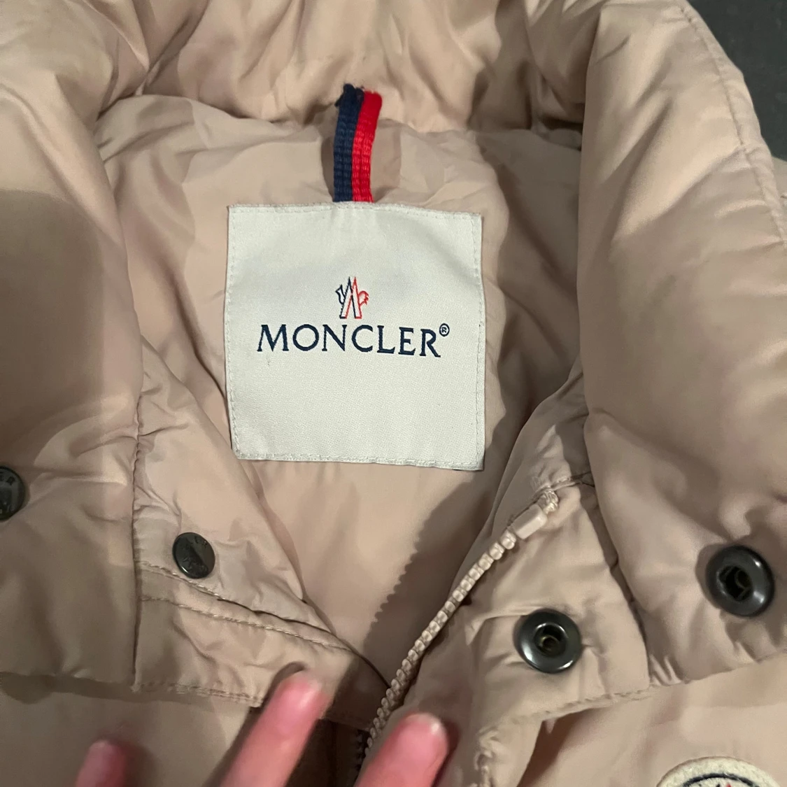 Beige dunväst från Moncler - 2