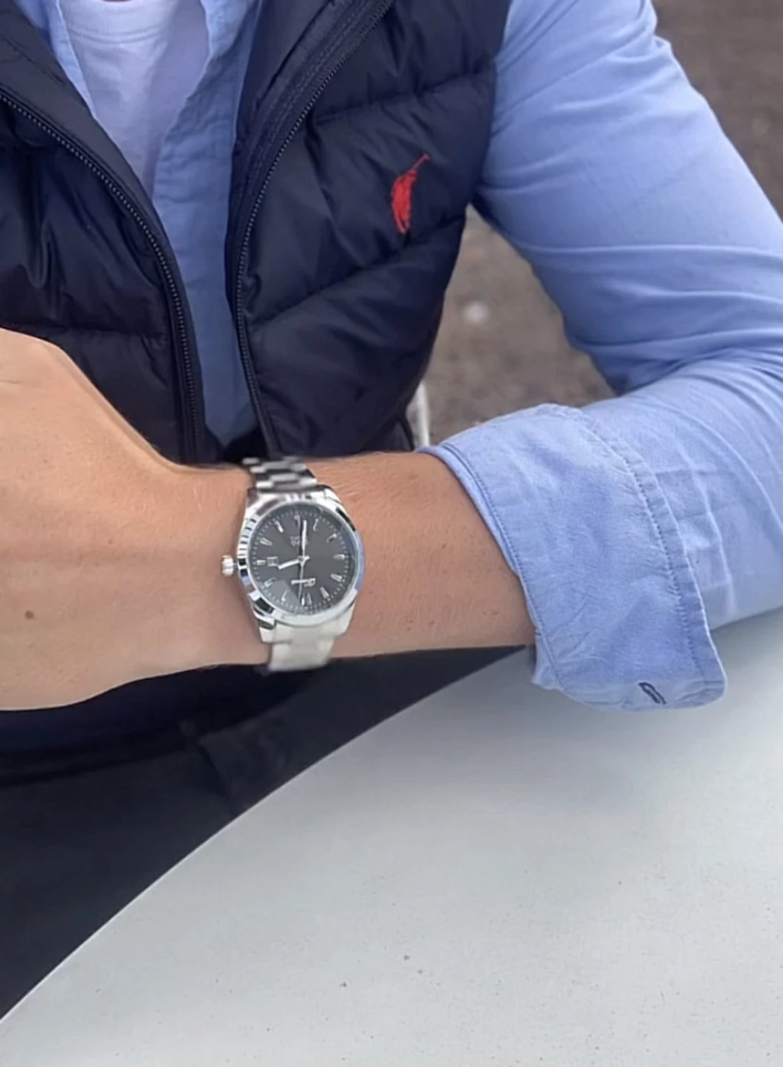 Silverfärgad Doventi klocka med svart urtavla - 3