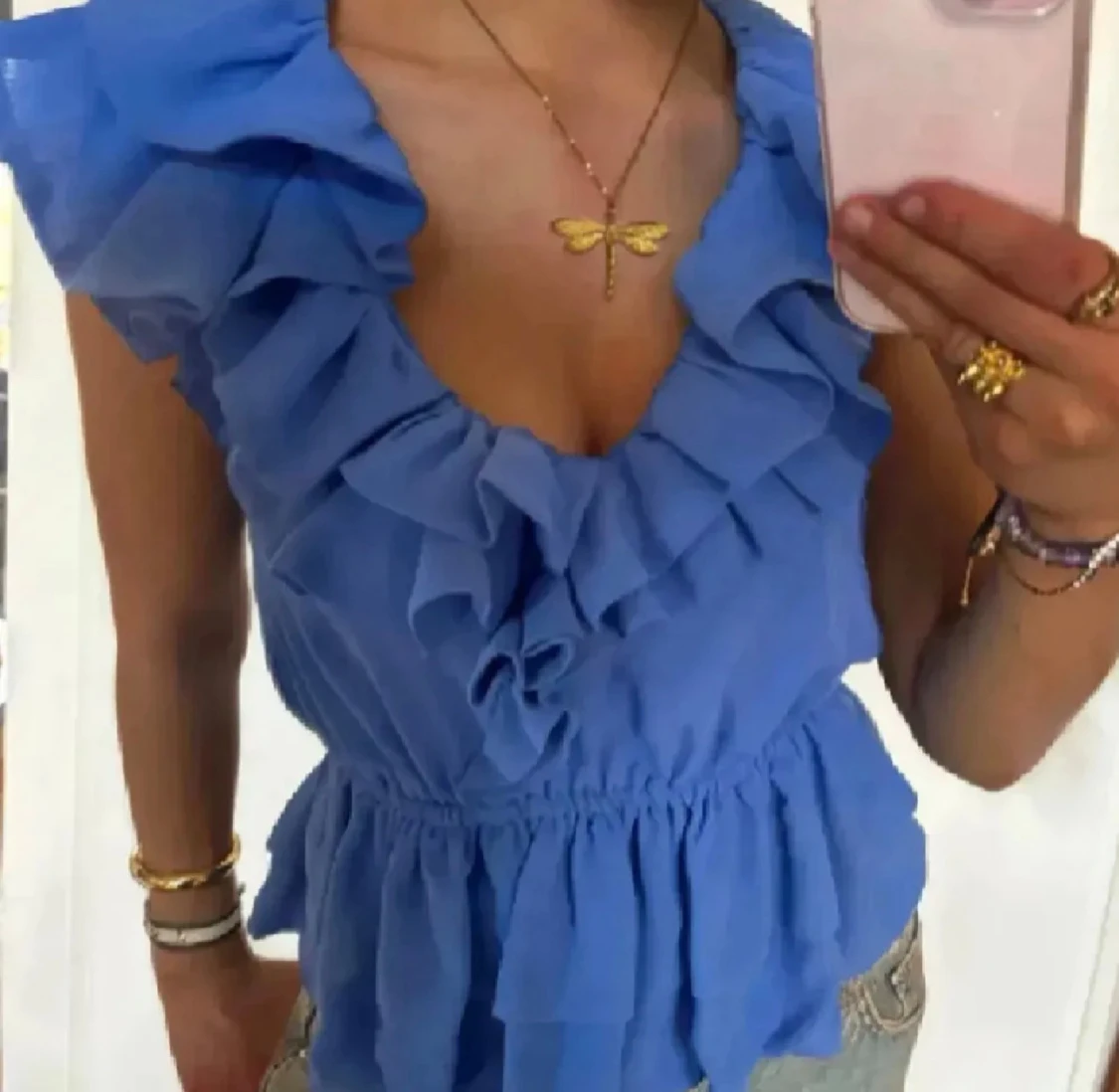 Blå volangblus med v-ringning - 1