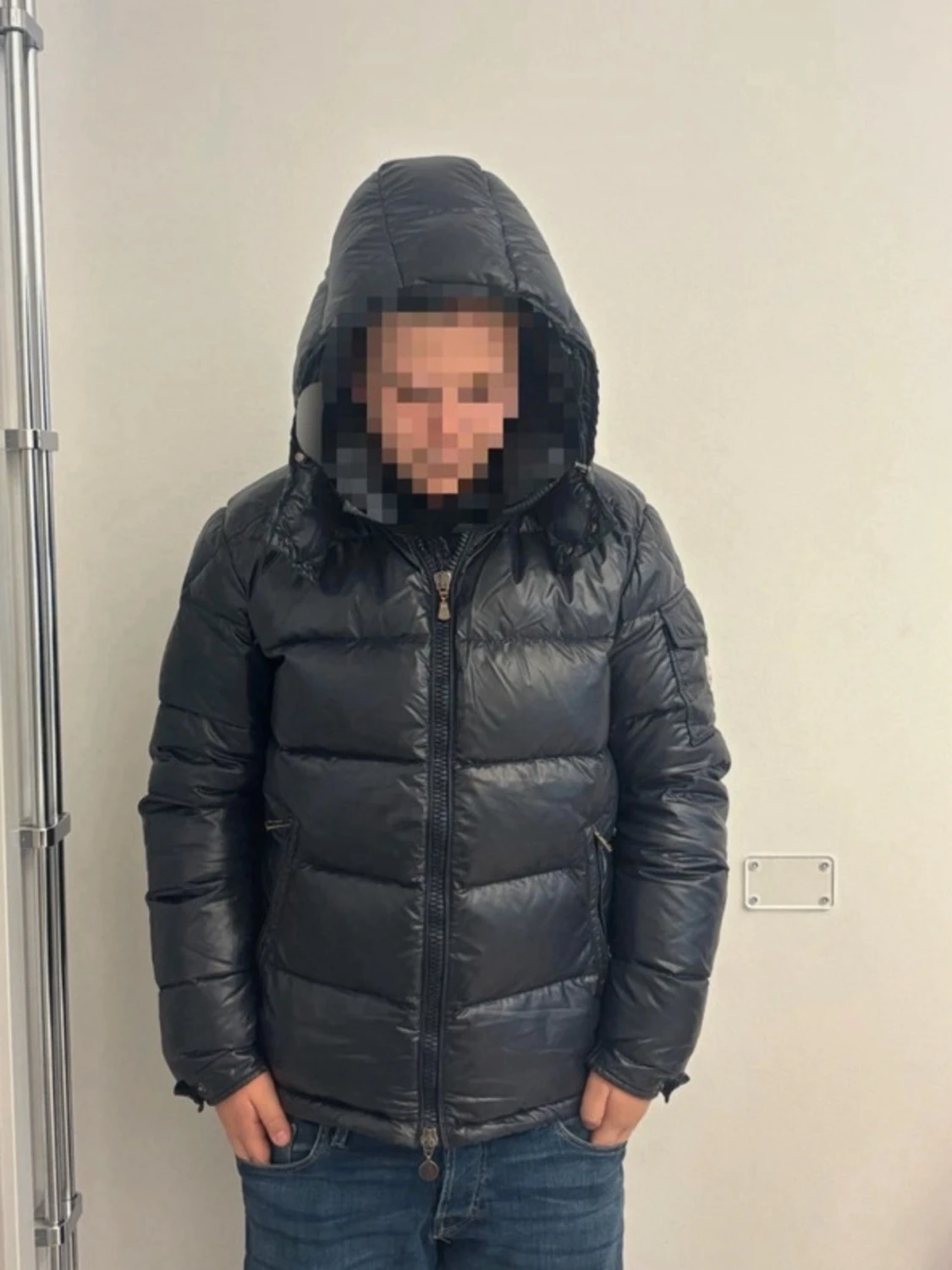 Svart Moncler pufferjacka med huva
