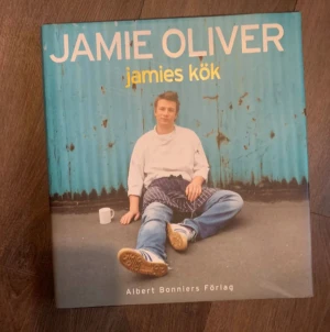 jamies kök - Upptäck Jamie Olivers inspirerande kokbok! Perfekt för dig som vill laga god och enkel mat hemma. Fylld med recept och tips som gör matlagningen roligare och mer kreativ – oavsett om du är nybörjare eller vill ta din mat till nästa nivå.