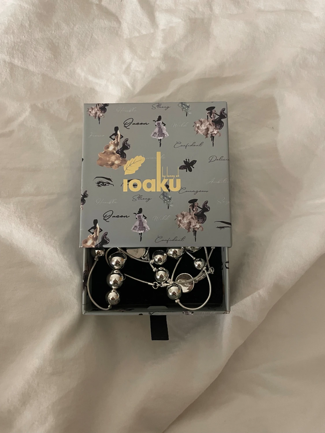 Silverfärgad IOAKU halsband med kulor - 3