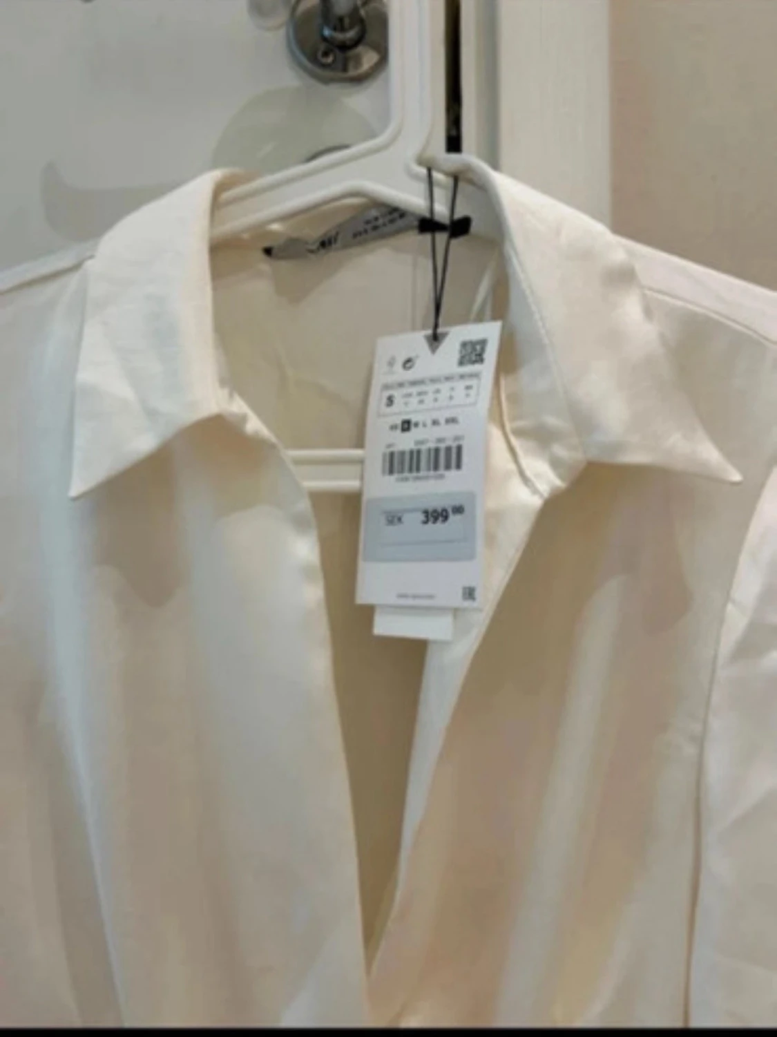 Ny  jätte fint Cremefärgad omlottklänning från Zara  - 1