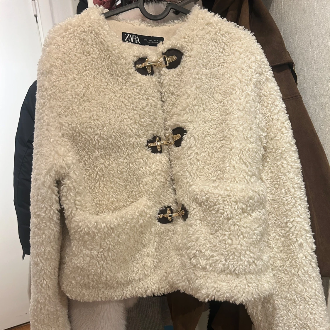 Beige teddyjacka från Zara