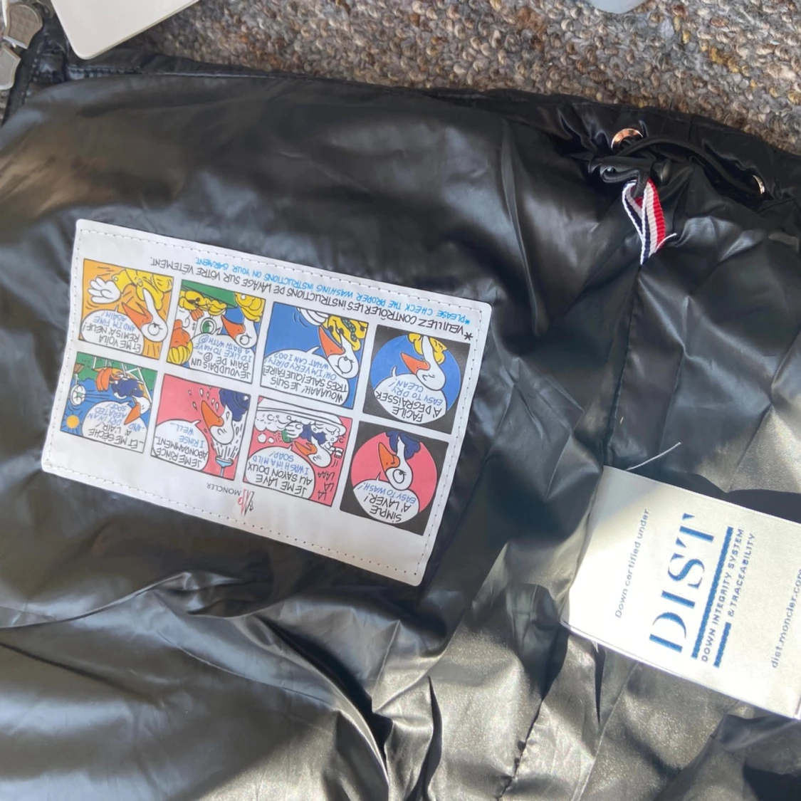 Svart dunväst från Moncler med huva - 2