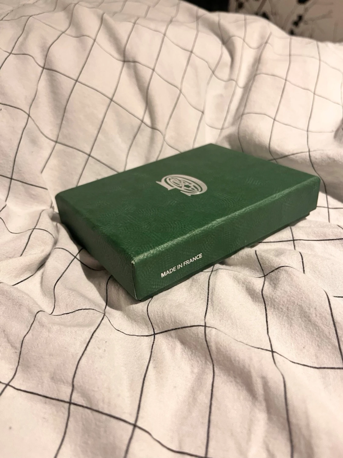 svart kortfodral med mönster - 3