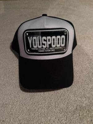 Youspooo keps - | Stillren Youspooo keps |Helt oanvänd| Skriv vid intresse!  