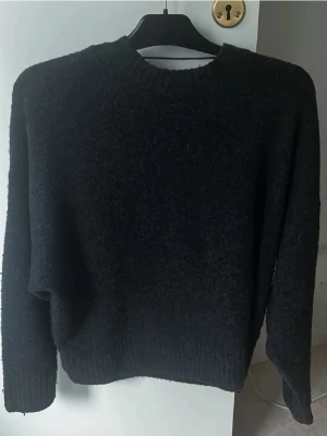 Stickat tröja  - Stickat tröja från vero Moda! Helt ny, använt en gång! Säljer för jag inte använder den. Är XS men passar även S