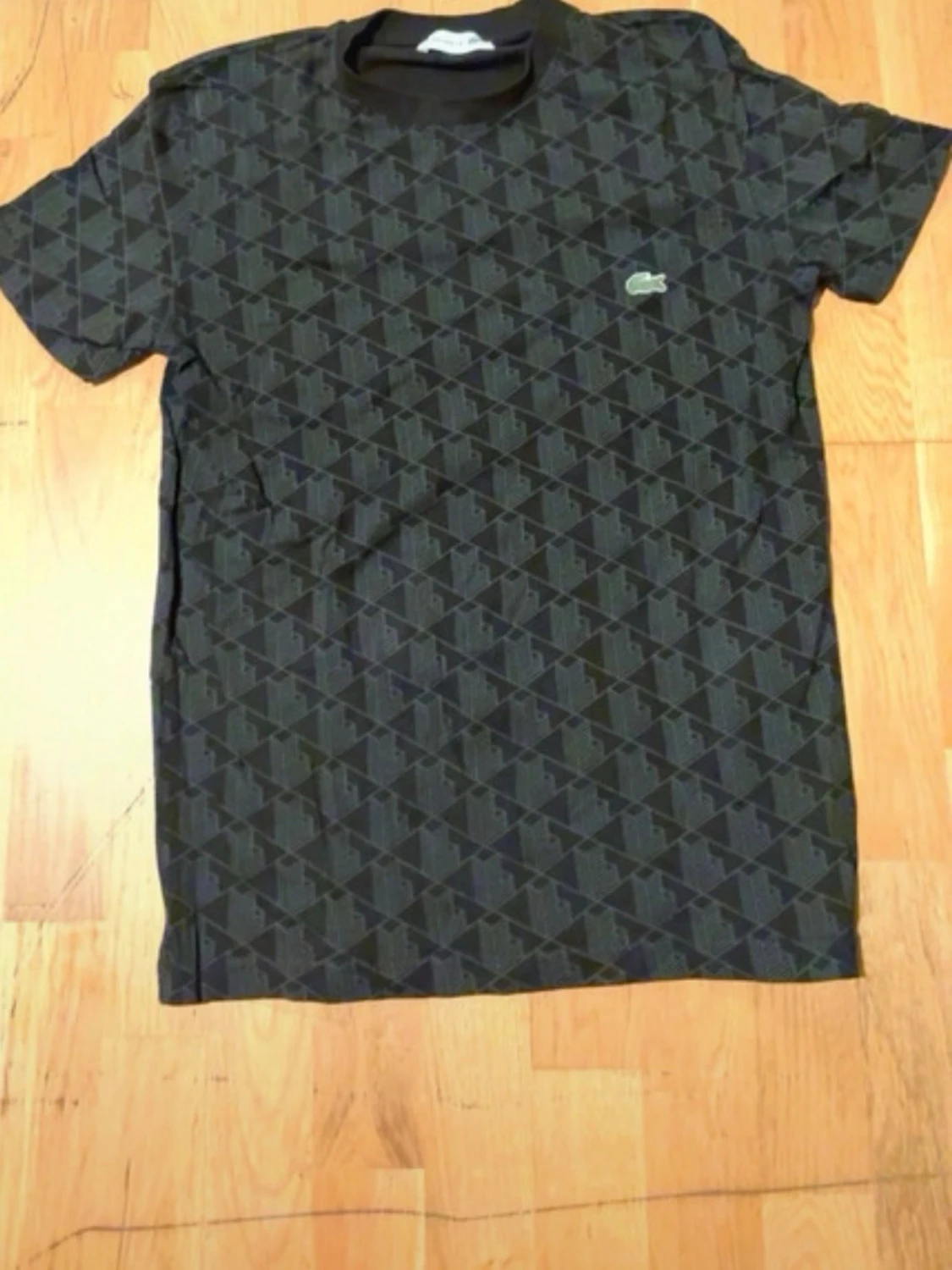 Svart t-shirt från Lacoste