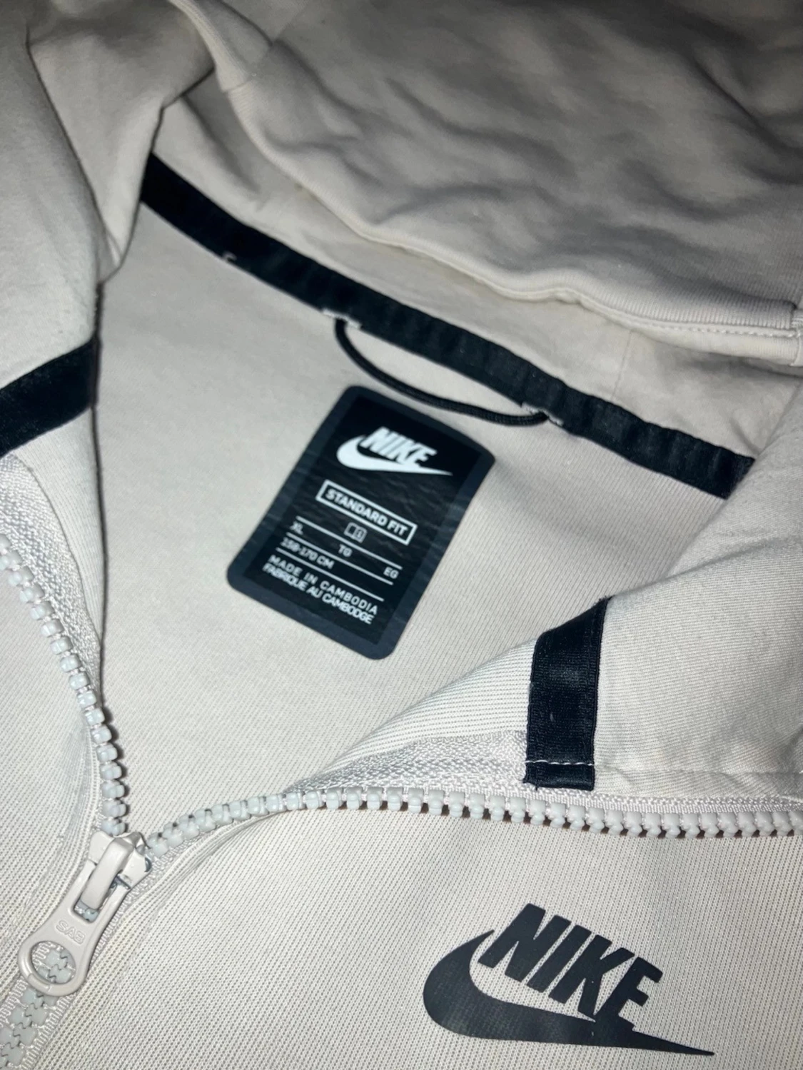 Vit Nike tech - 1