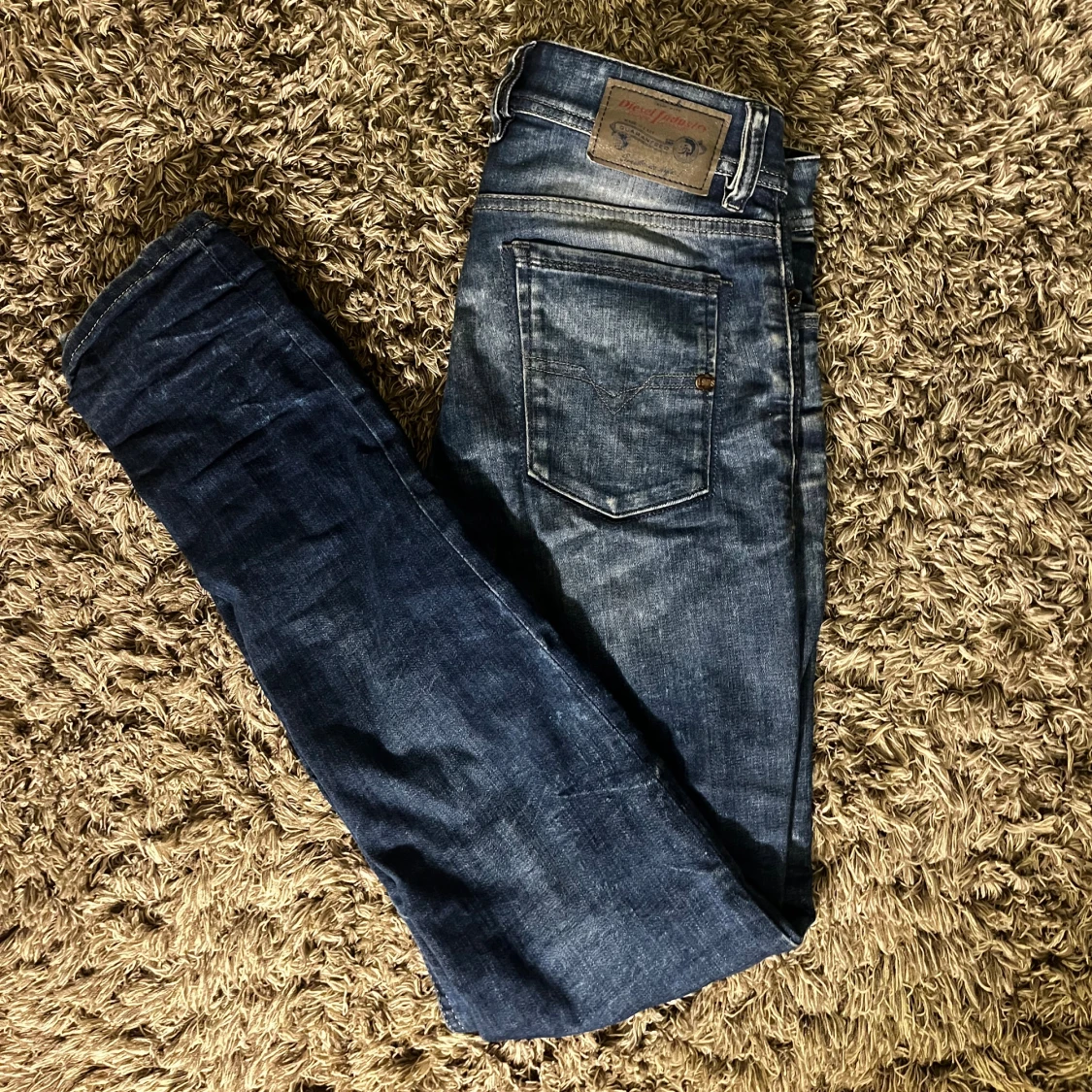 Diesel jeans i mörkblå denim