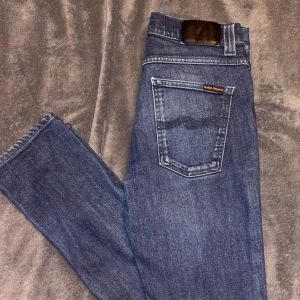 Nudie jeans - Storlek 32/34 men sitter som 31/32 så antagligen lite krympta