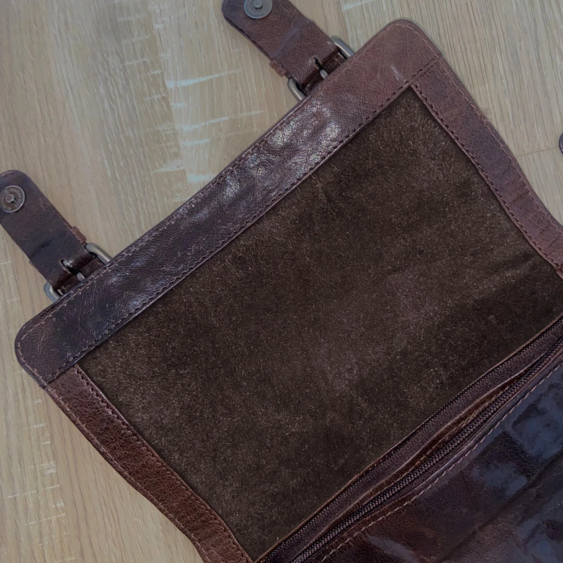 Brun axelväska i skinn från Casal - 2