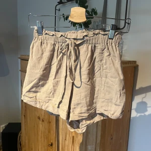 Shorts  - Beiga linne shorts från shein 