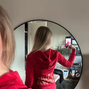 Juicy Couture hoodie  - Juicy Couture Zip Up Hoodie med glitter på ryggen, äkta. Kostar 1 300 ny. Storlek S