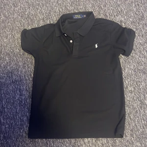 . - Polo skjorta ej äkta 