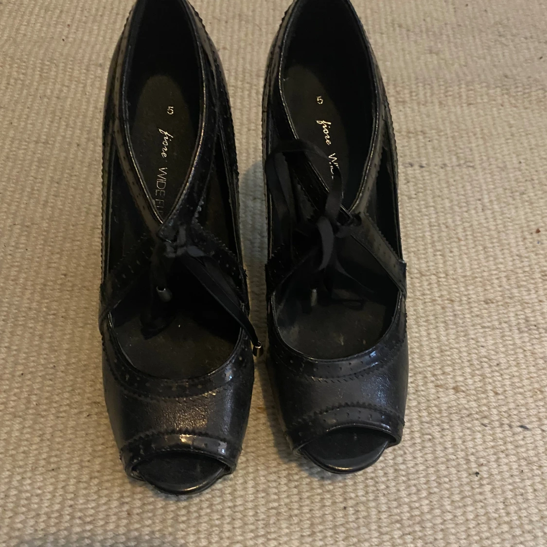 Gulliga goth klackar - 3