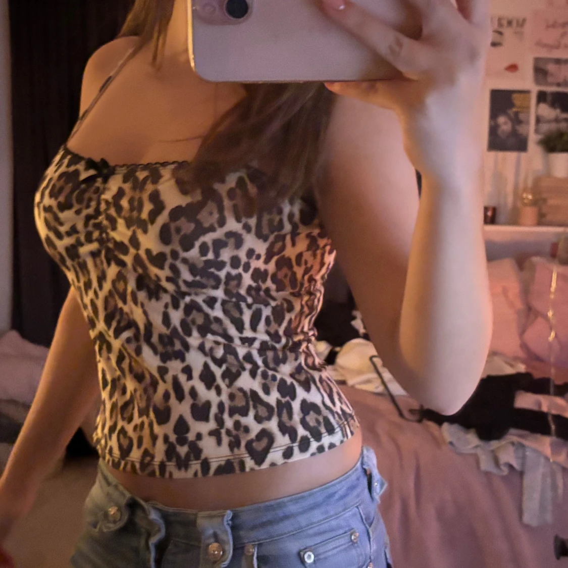 Leopardmönstrad linnetopp med rosett - 2