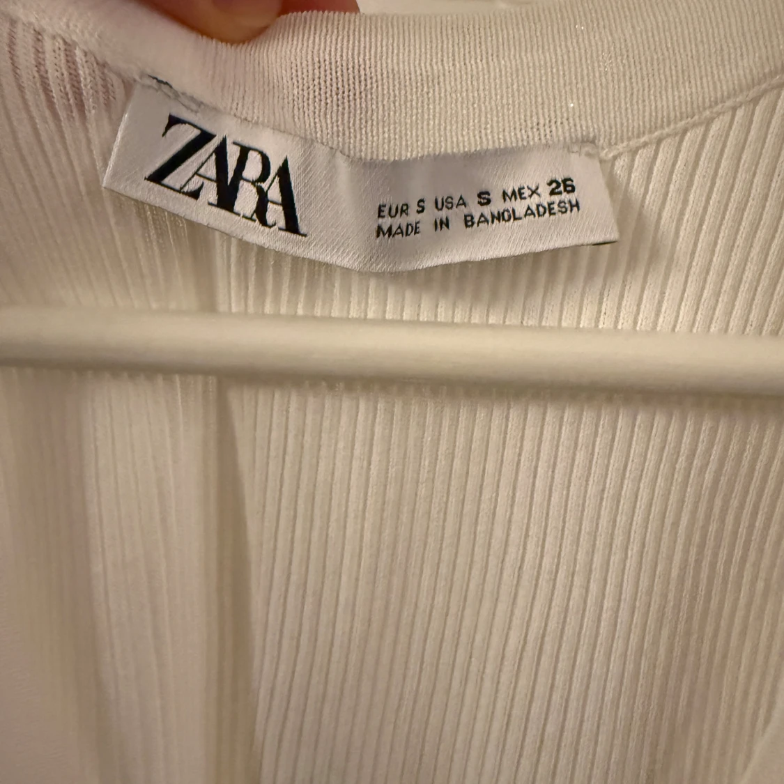 Ny vit ribbad topp från Zara.  - 4