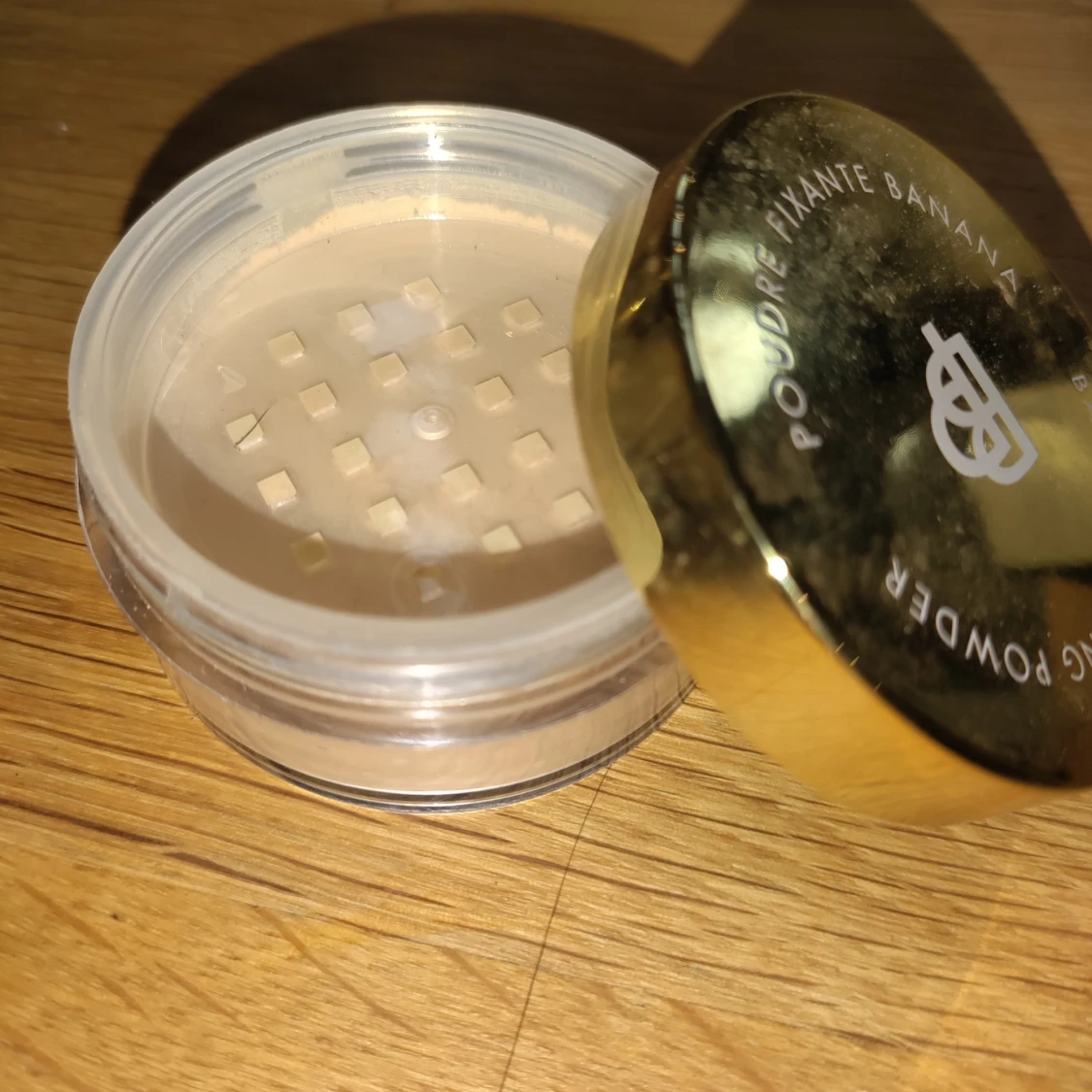 Banana Setting Powder från Bellápierre - 4