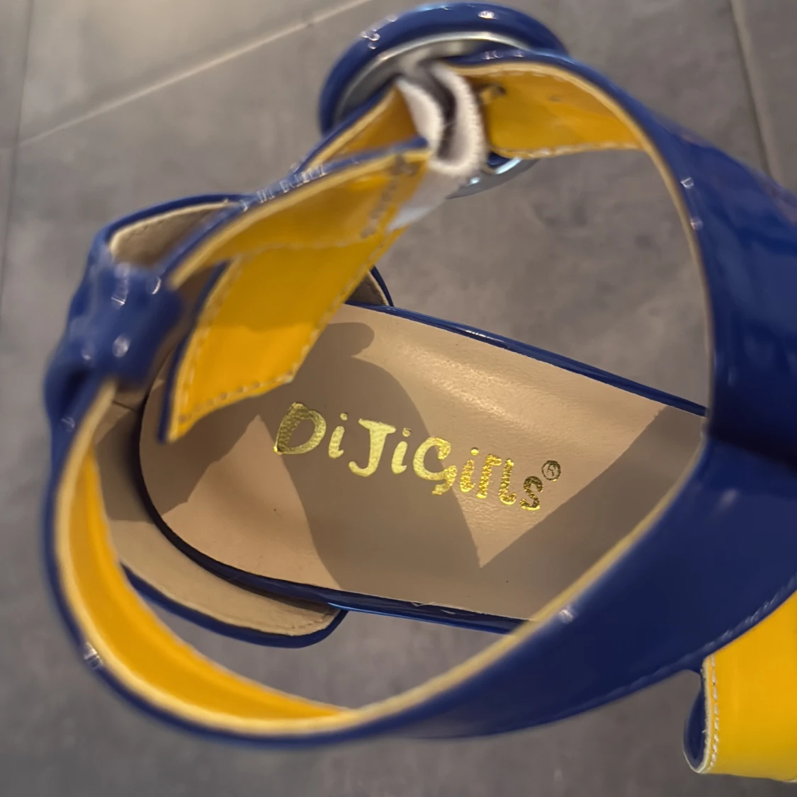 Blå och gula platåpumps från DiJiGirls - 2