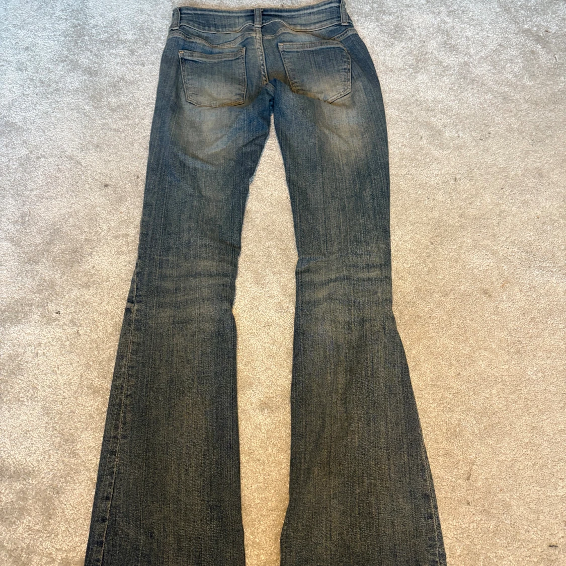 Blå bootcut jeans från Bershka - 1