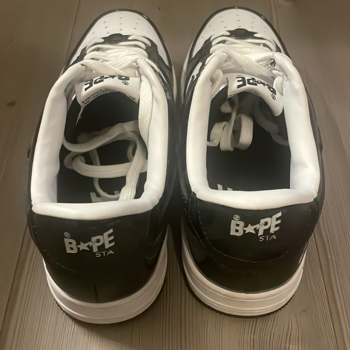 Svarta och vita Bape Sta sneakers - 2