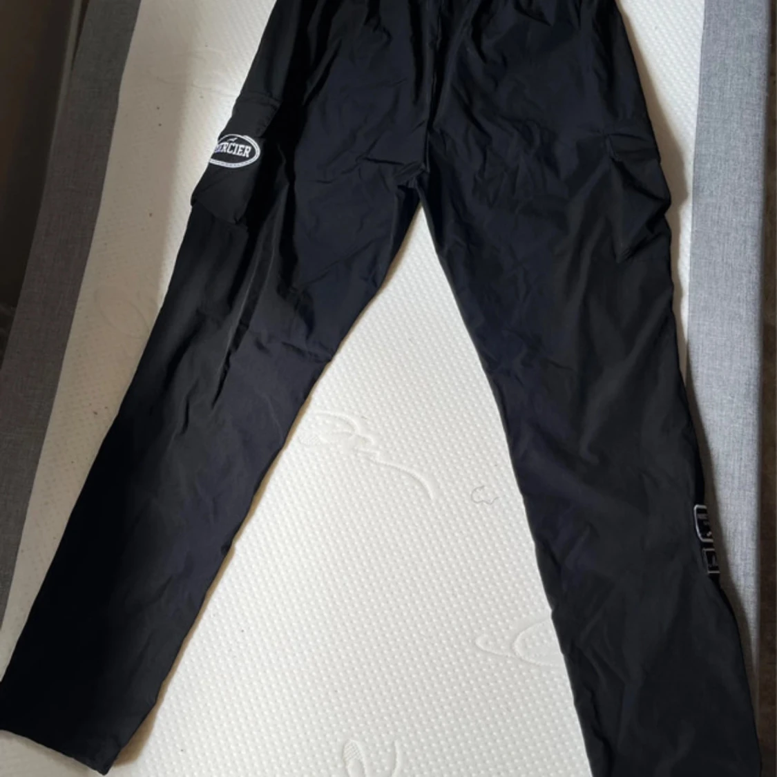 Svarta cargopants från Mercier - 3