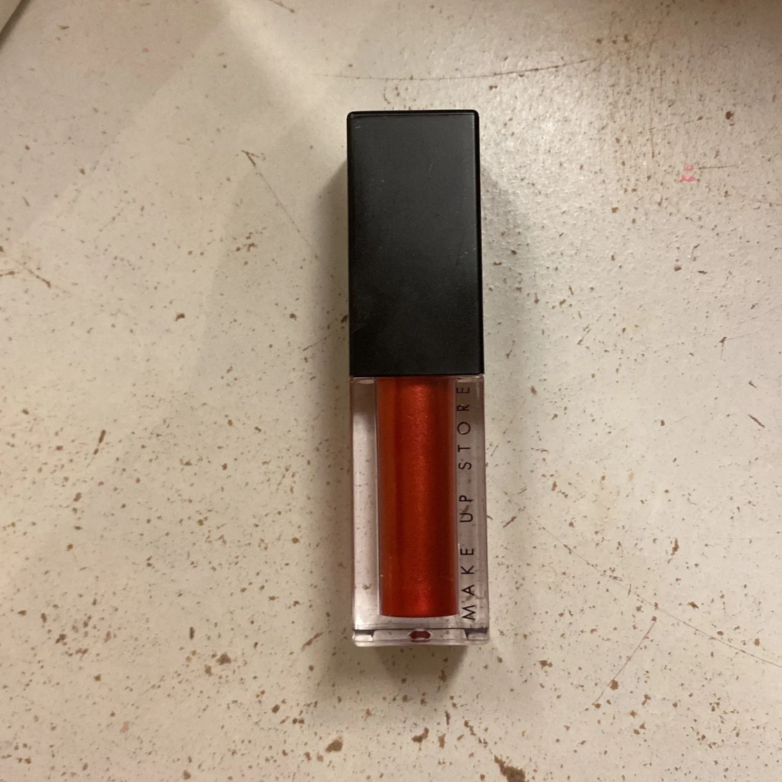 Rött läppglans från Make Up Store