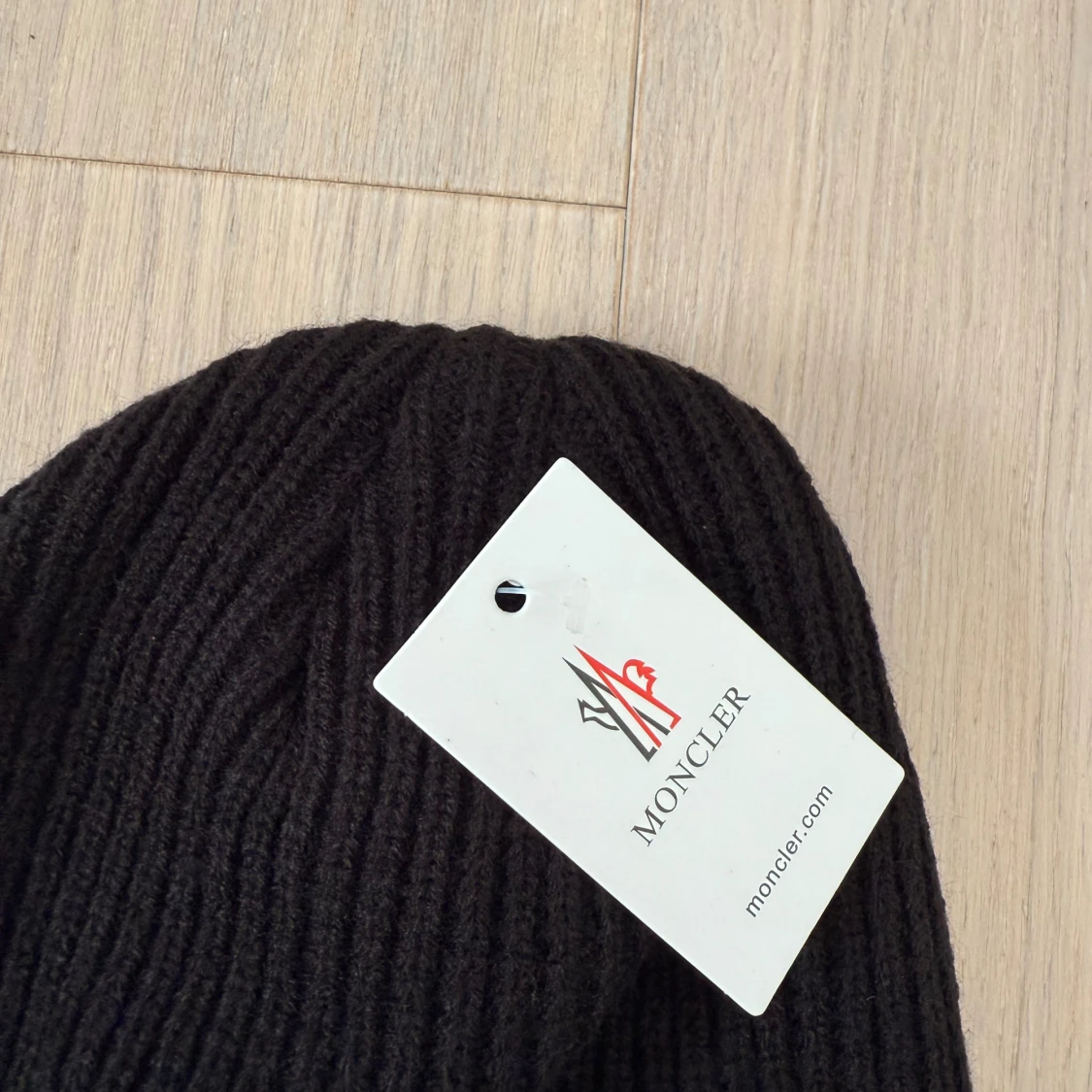 Svart ribbad Moncler mössa - 1