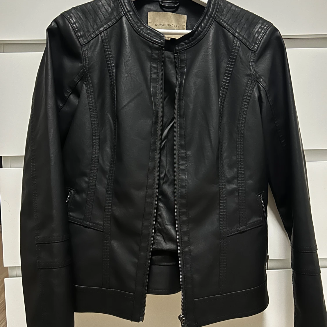 Svart jacka från Soyaconcept