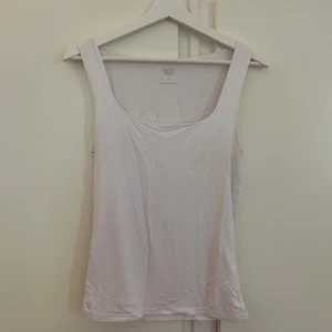 Linne - Vitt linne i storlek S. Mjuk och sitter bra 🌸