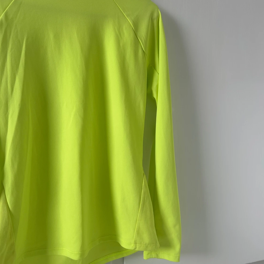 Neongul långärmad träningströja - 3