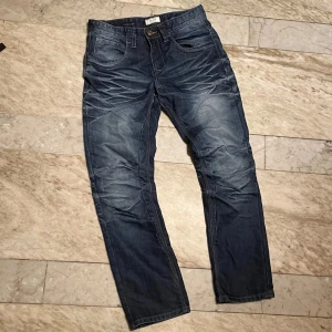Jeans med sjuk tvätt - Sjukt feta jeans med unik fade! St 32/30! Märket heter Jack’s! Hör av dig vid ytterligare frågor! Mvh Henry 