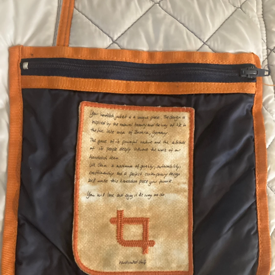 Mörkblå quiltad jacka från Handstich - 1