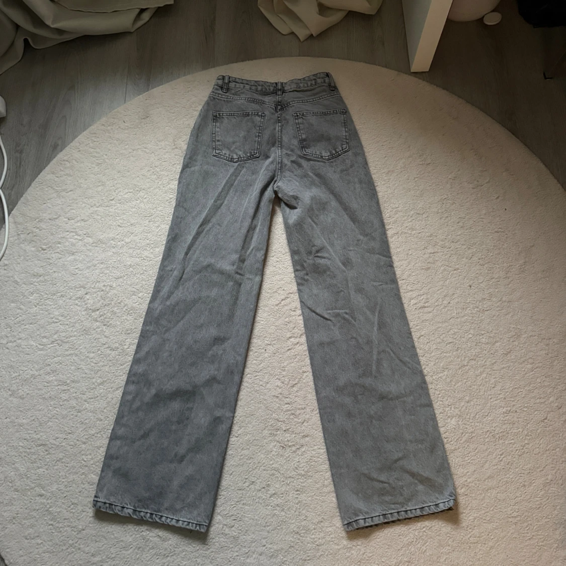 Gråa raka jeans  - 3