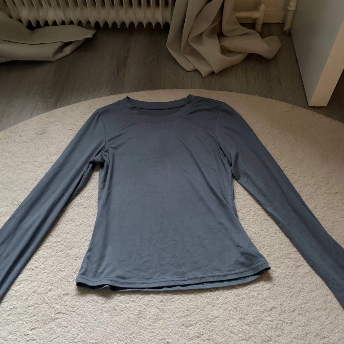 Mörkgrå långärmad basic tröja