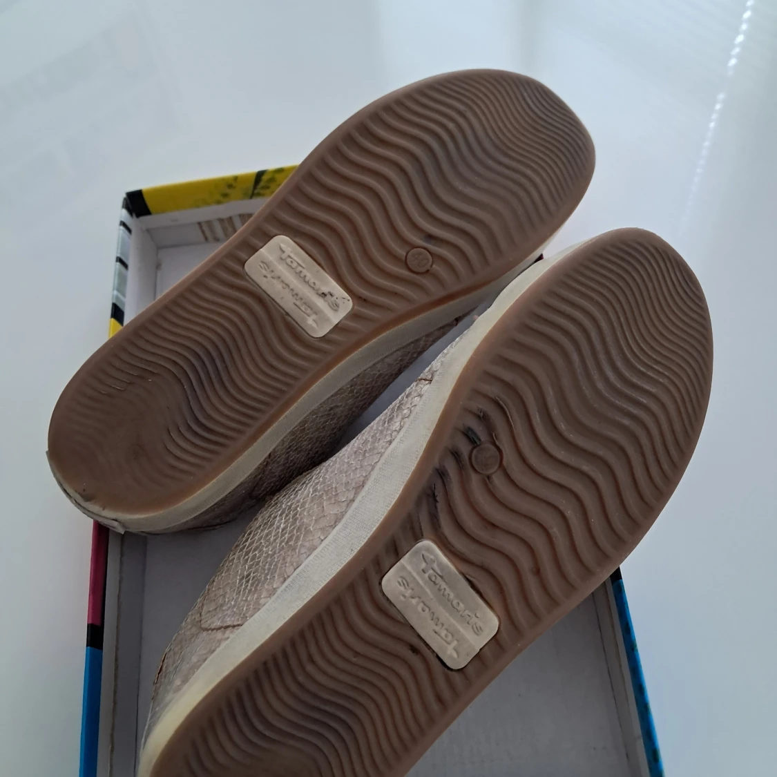 Beige sneakers från Tamaris, stl 40 - 3