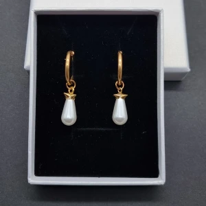 örhängen  - Rostfritt stål.  Längd-3,7cm 