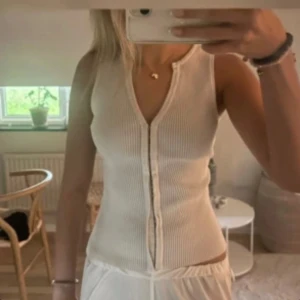 Populär topp från Zara  - Super populär topp från Zara!!!!! Super snygg o h går ej att få tag på 😗💗💗