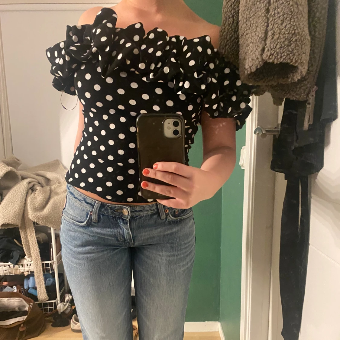 Svart prickig offshoulder topp - 1