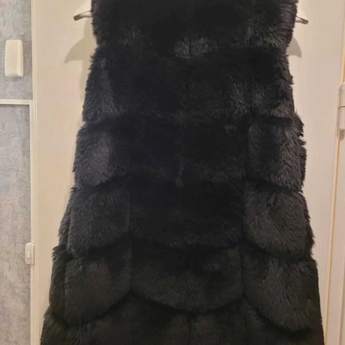 Svart fluffig pälsväst - 1