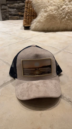 Velvet keps - Helt ny, inte ens testad 169kr fast pris