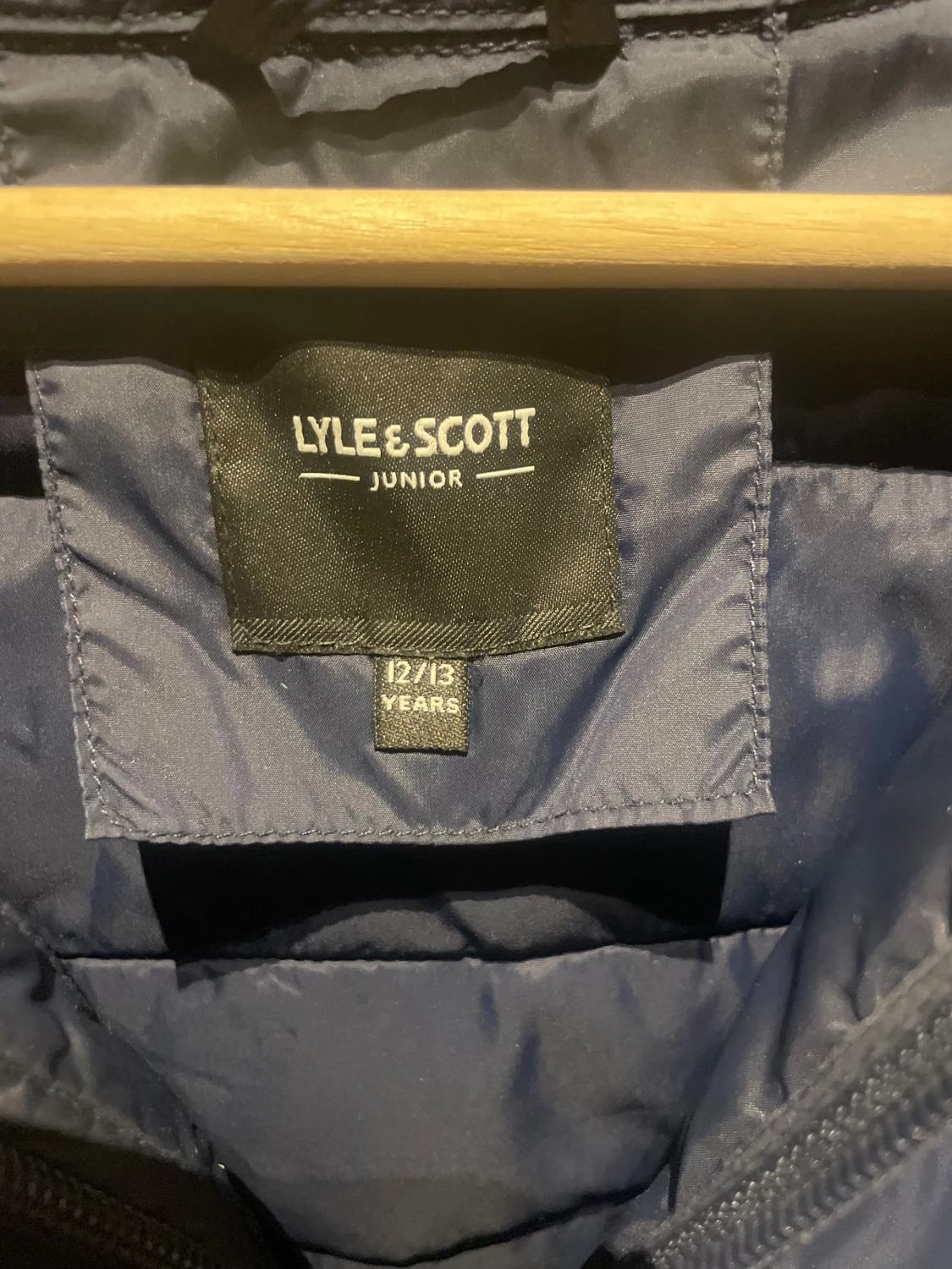 Mörkblå pufferjacka Lyle & Scott Junior - 2