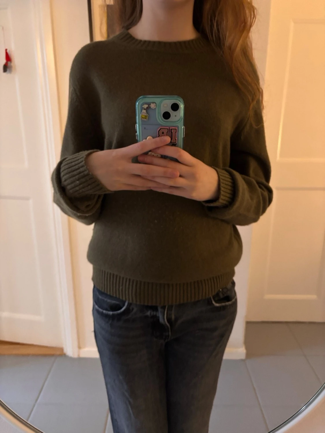 Olivgrön stickad tröja med rund hals - 3