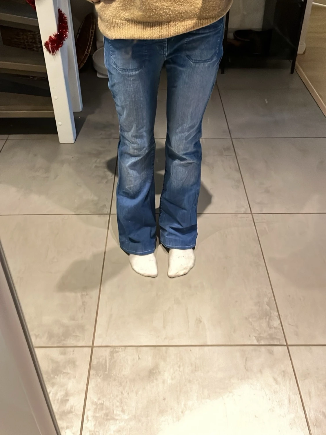 Blå bootcut jeans med fickdetaljer - 2